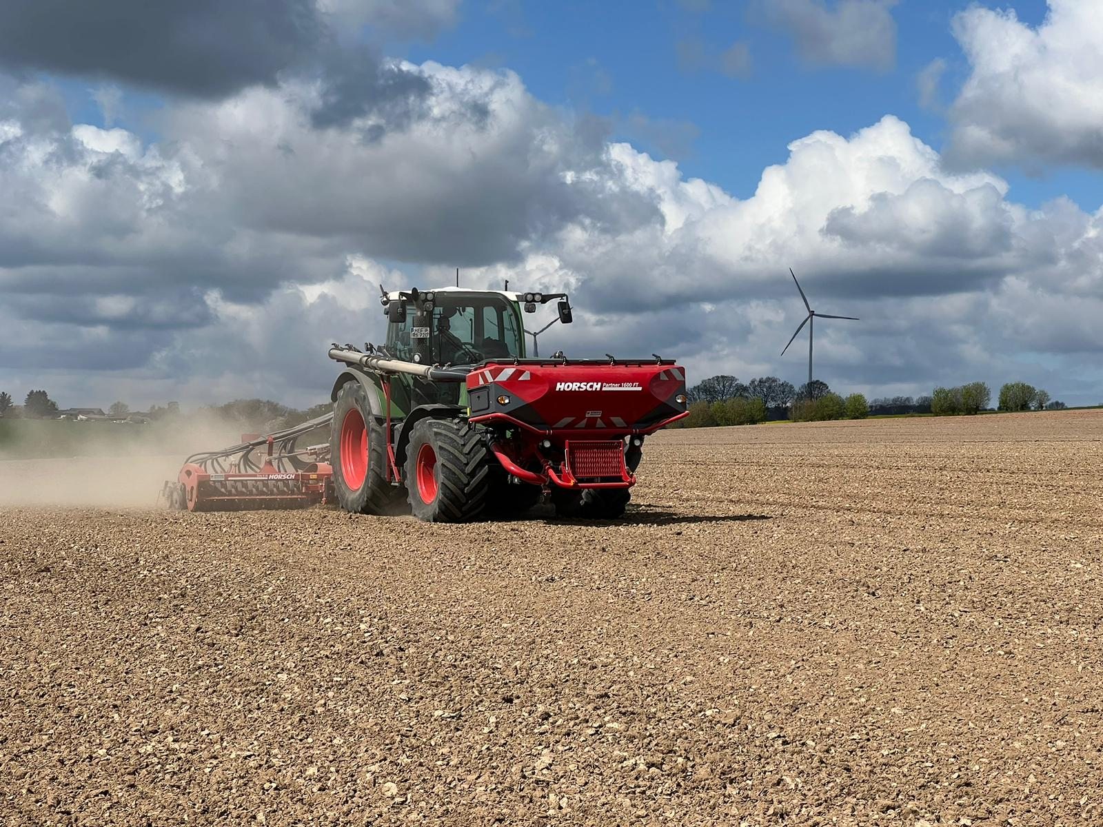 Feldarbeit und Ernte