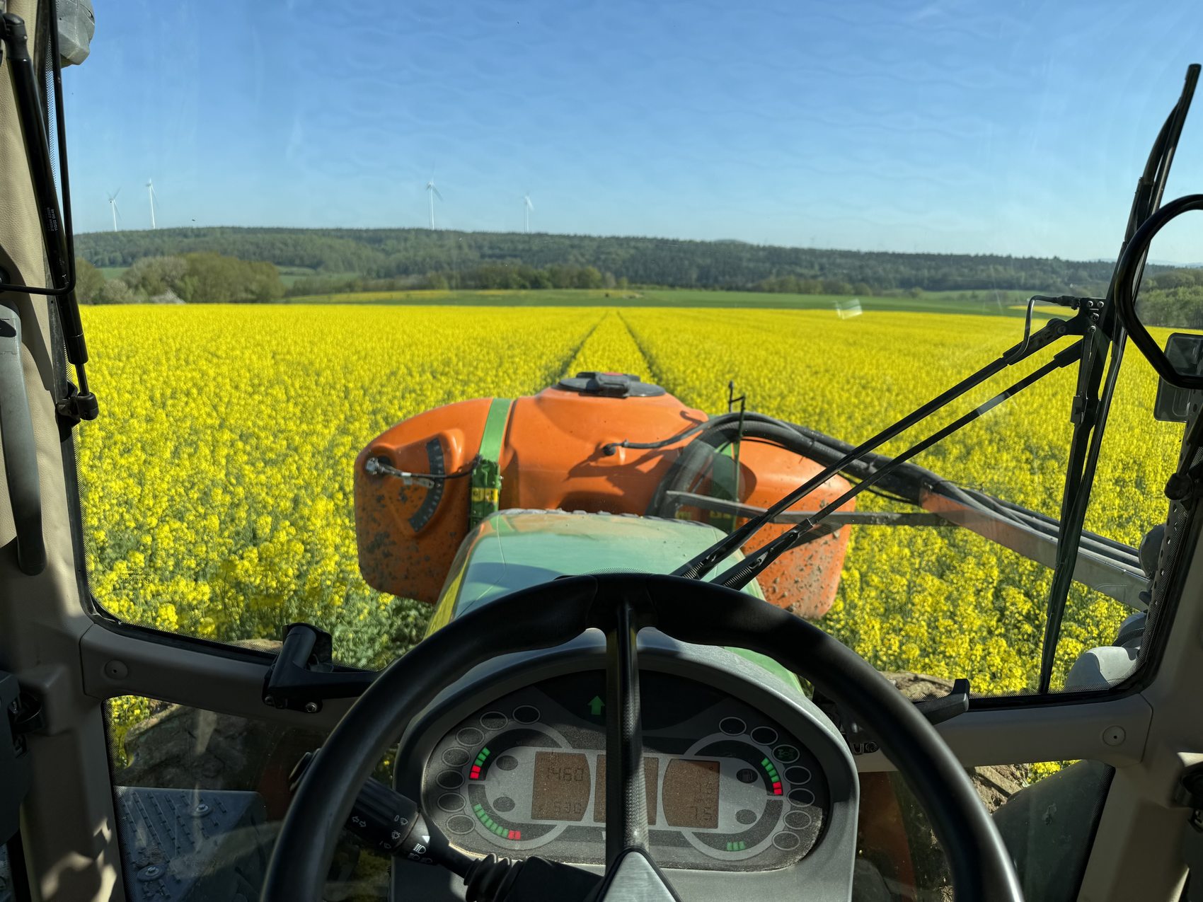 Feldarbeit und Ernte